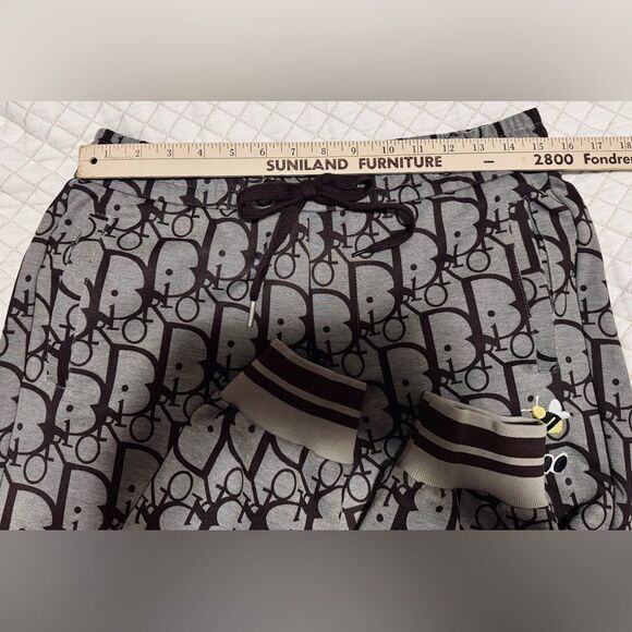 Black and Gray Patterned Sweatpants with Bold Design - Picture 8 of 10